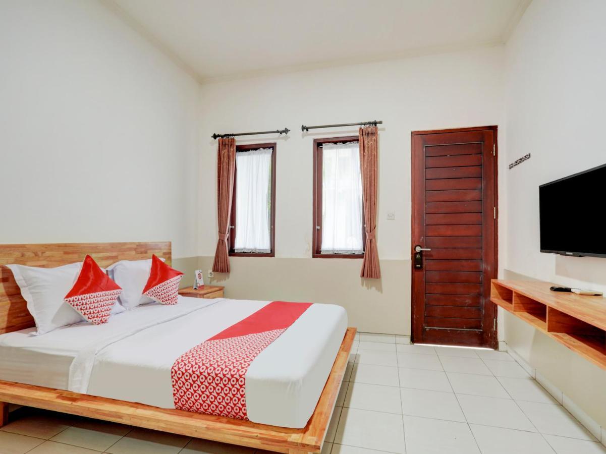 Oyo Flagship 90754 Alamanda Guesthouse Denpasar Exterior foto